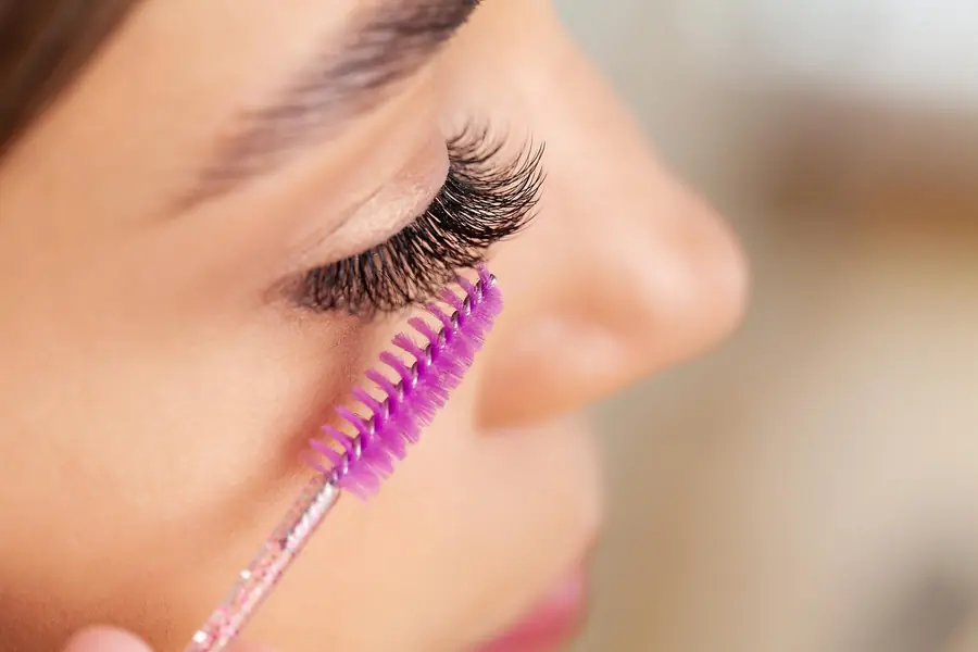 Foto ilustrativa: lash designer e design de sobrancelha